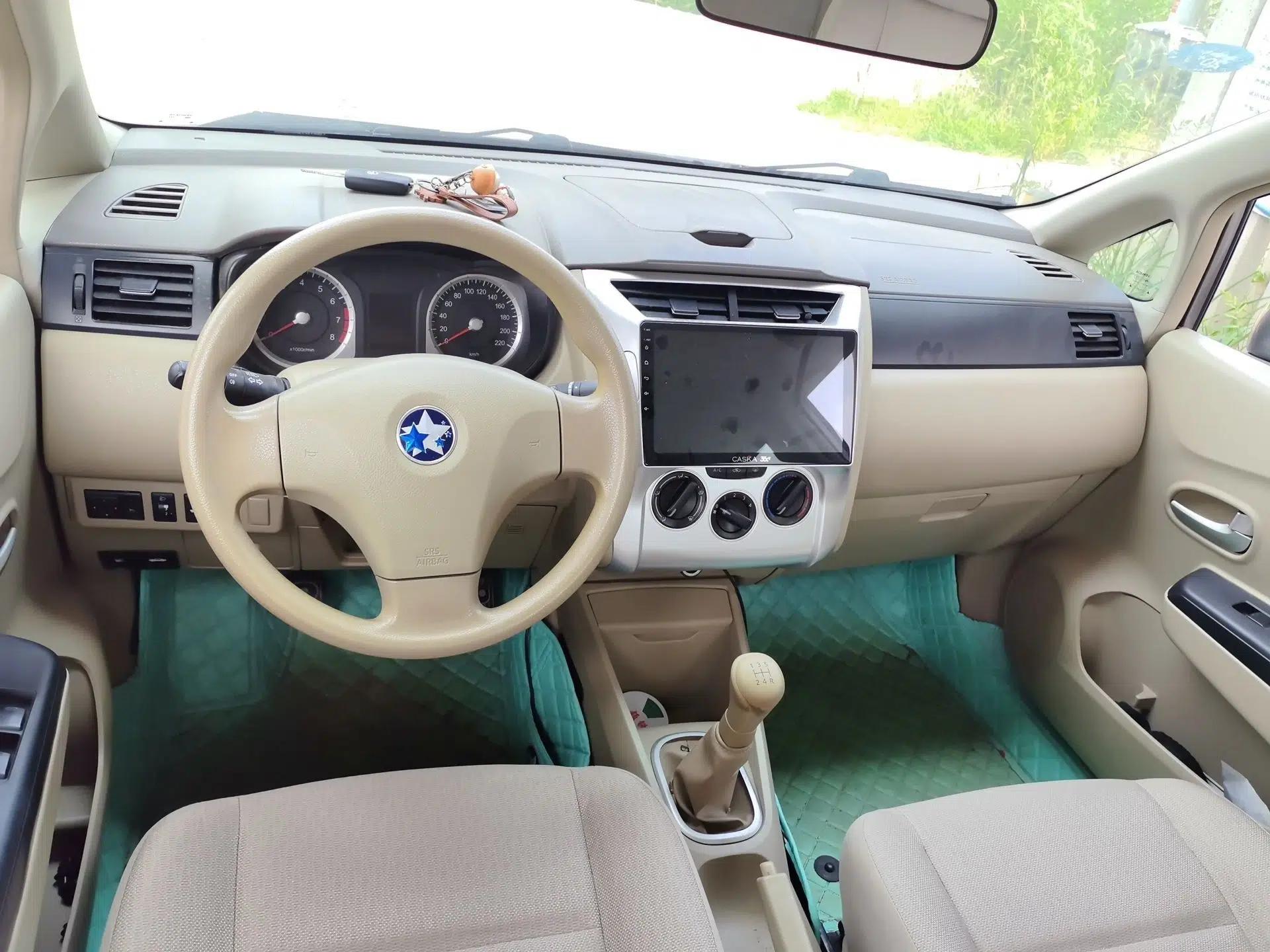 Venucia D50 2013 1.6L Manual Fashion Edition — миниатюра 9