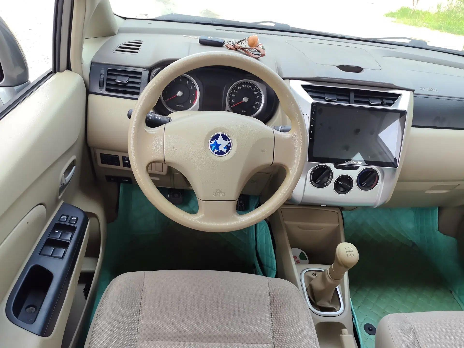 Venucia D50 2013 1.6L Manual Fashion Edition — миниатюра 10