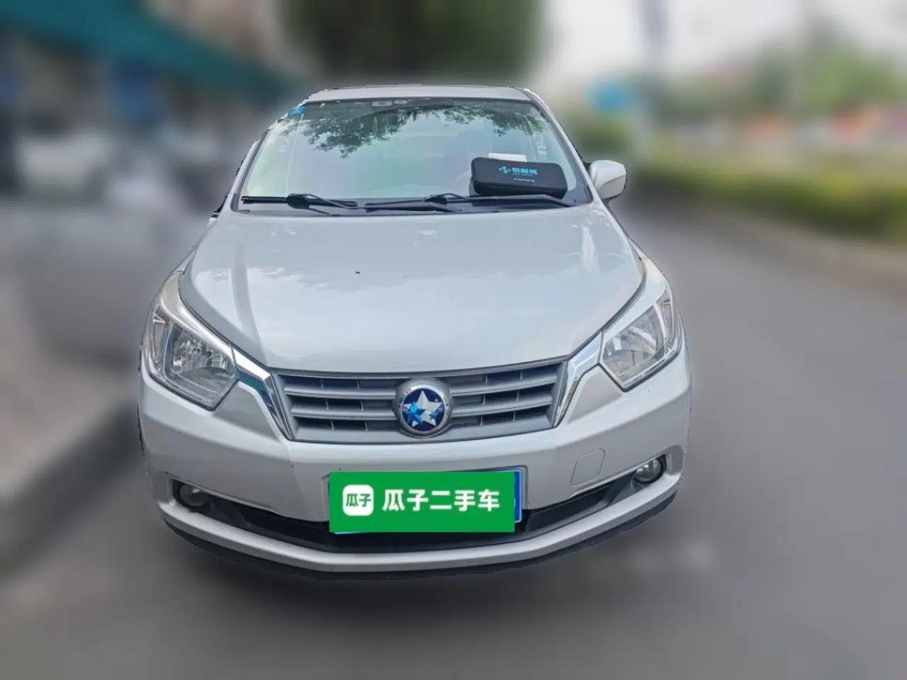 Venucia D50 2013 1.6L Manual Luxury Edition — миниатюра 2