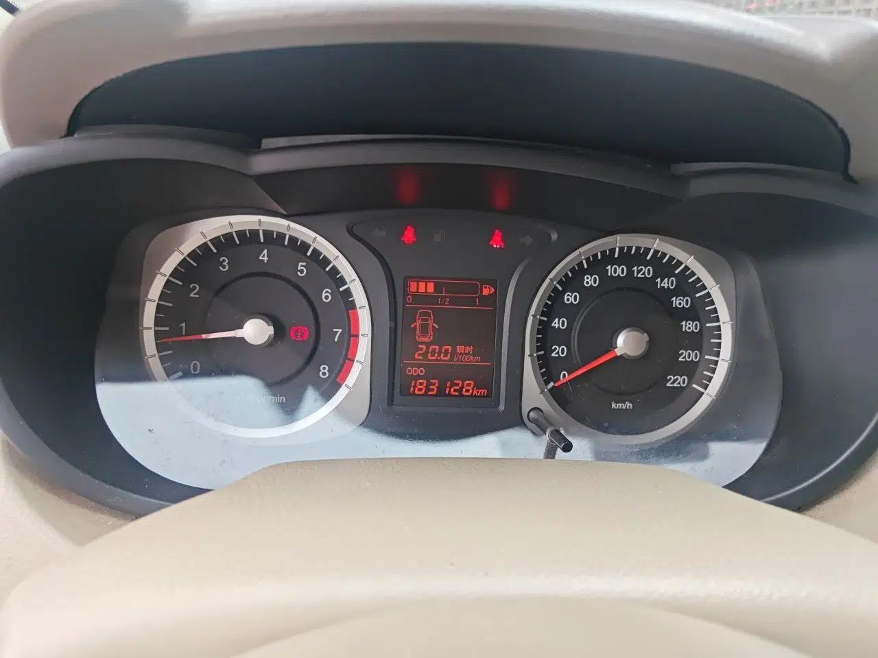 Venucia D50 2013 1.6L Manual Luxury Edition — миниатюра 11
