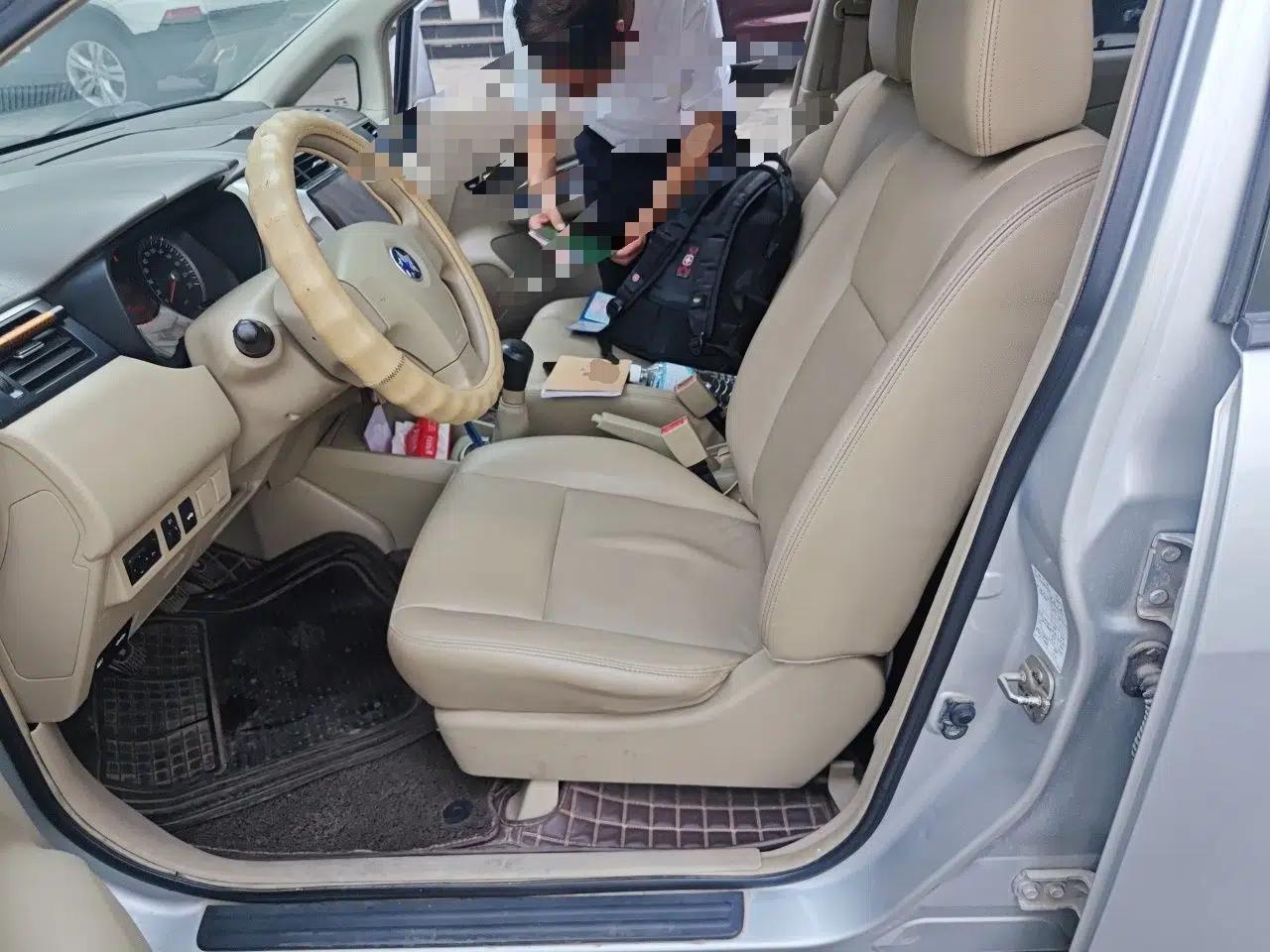 Venucia D50 2013 1.6L Manual Luxury Edition — миниатюра 15