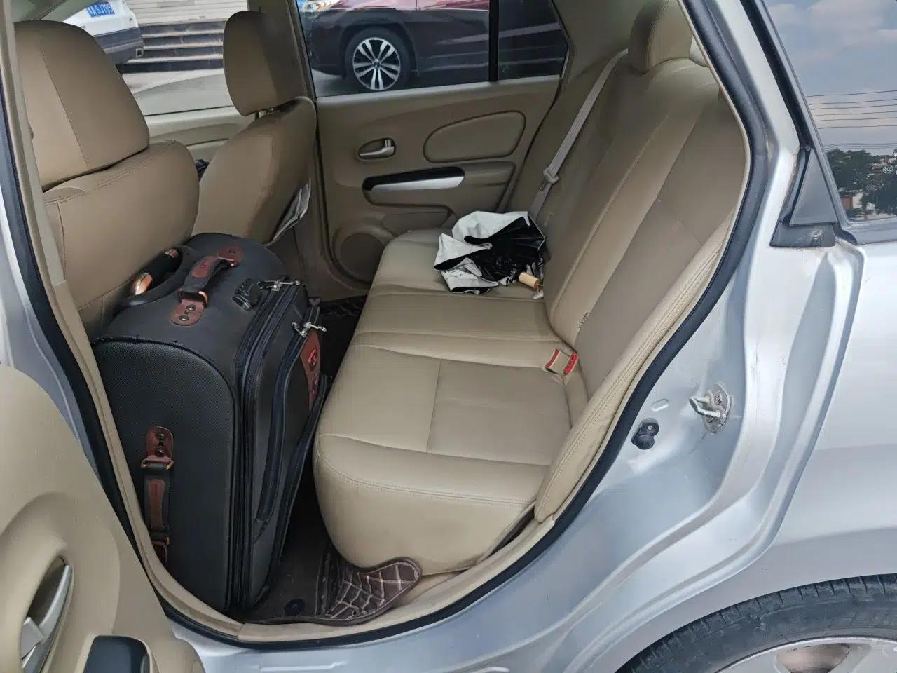 Venucia D50 2013 1.6L Manual Luxury Edition — миниатюра 17