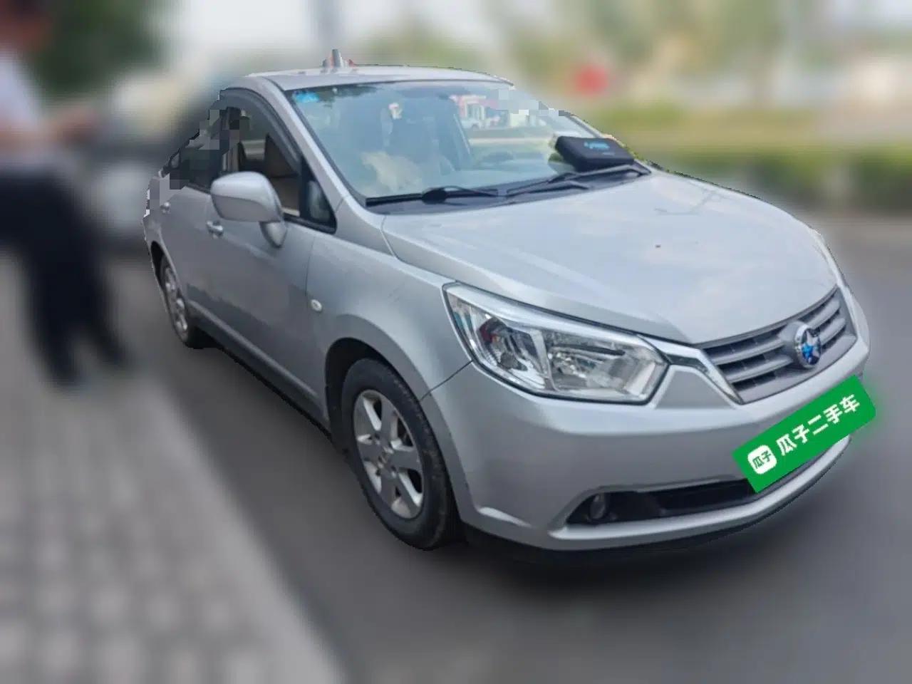 Venucia D50 2013 1.6L Manual Luxury Edition — миниатюра 3
