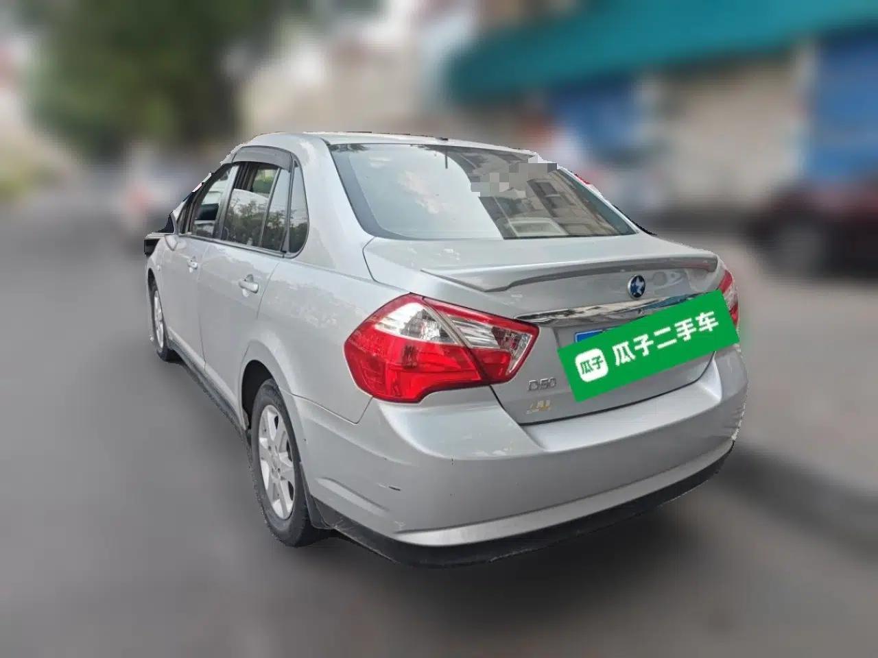 Venucia D50 2013 1.6L Manual Luxury Edition — миниатюра 4