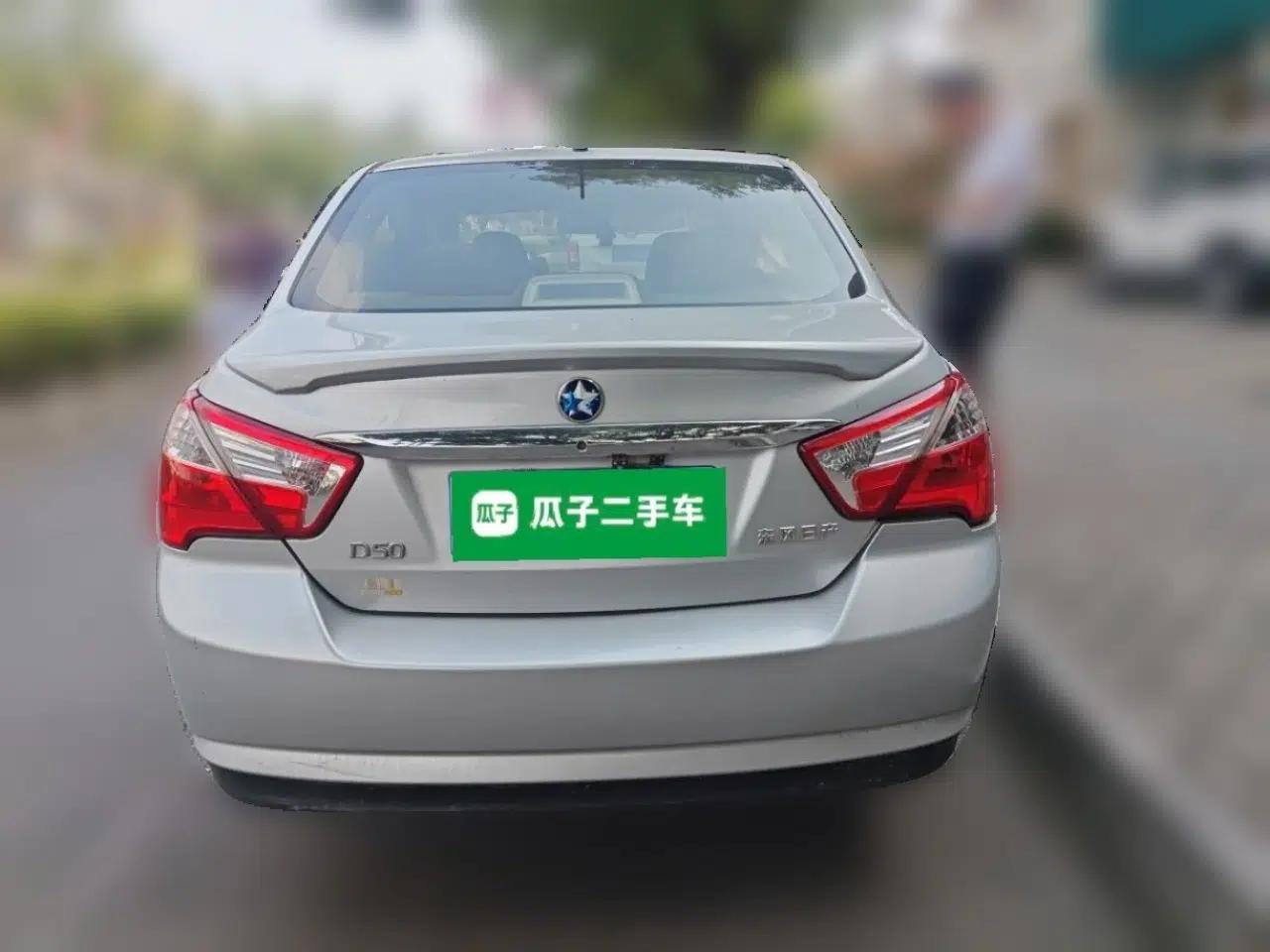 Venucia D50 2013 1.6L Manual Luxury Edition — миниатюра 5