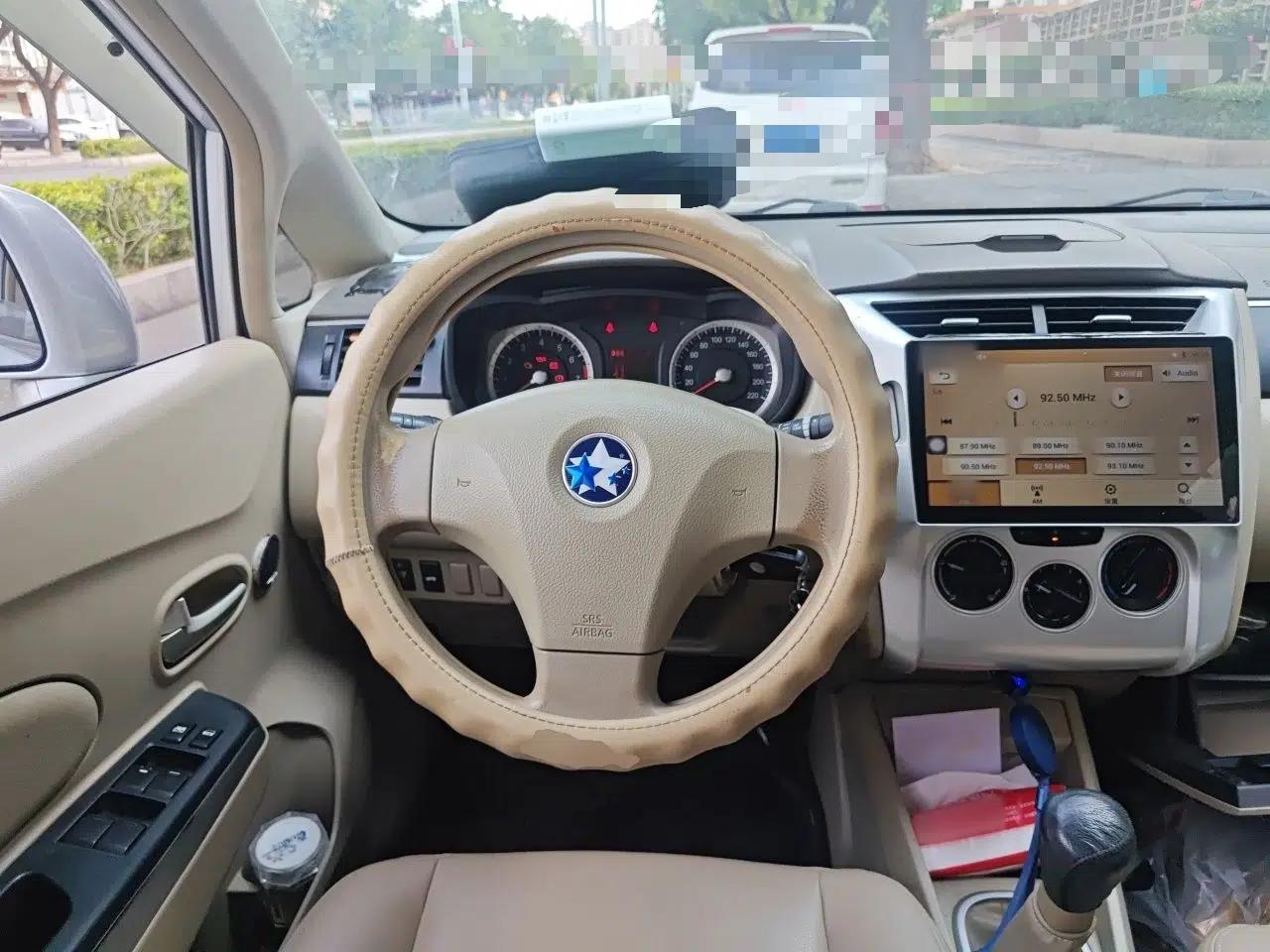 Venucia D50 2013 1.6L Manual Luxury Edition — миниатюра 10