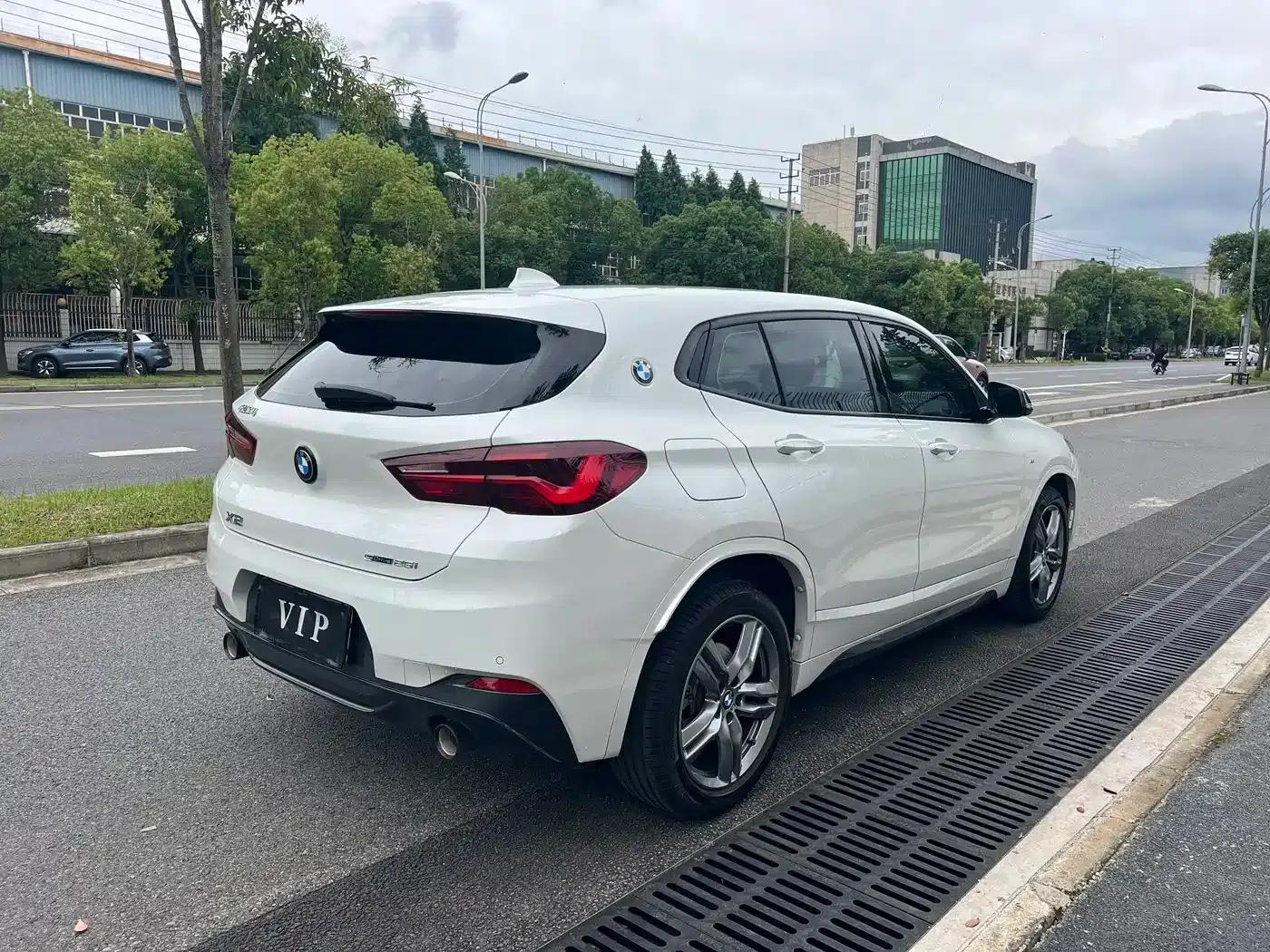 BMW X2 2023 sDrive25i M Sport Shadow Edition — миниатюра 4