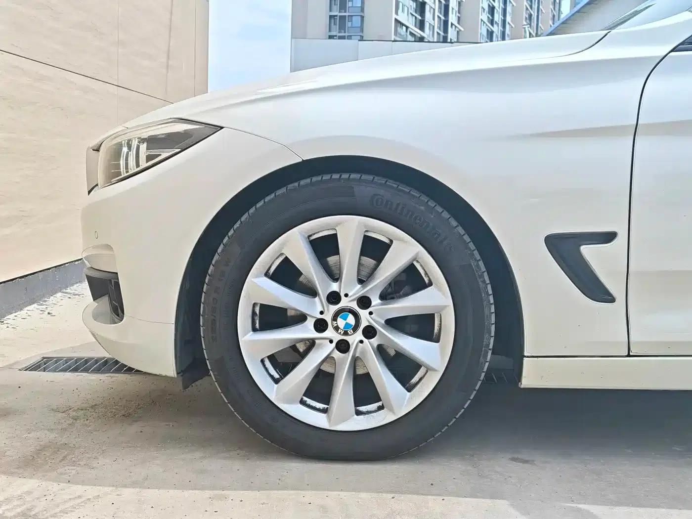 BMW 3 Series GT 2017 320i Fashion Edition — миниатюра 16