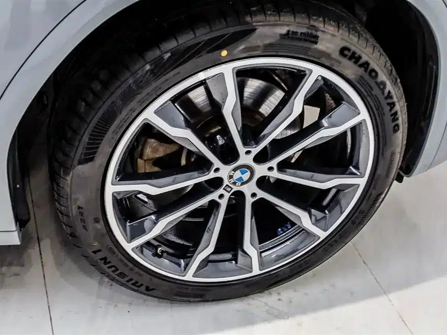 2022 BMW X4 xDrive 30i M Sport Package — миниатюра 31