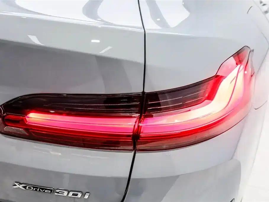 2022 BMW X4 xDrive 30i M Sport Package — миниатюра 26