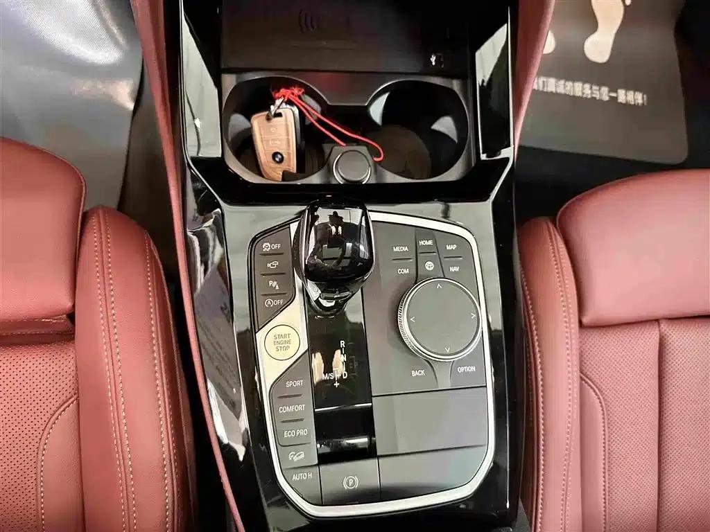 2022 BMW X4 xDrive 30i M Sport Package — миниатюра 11