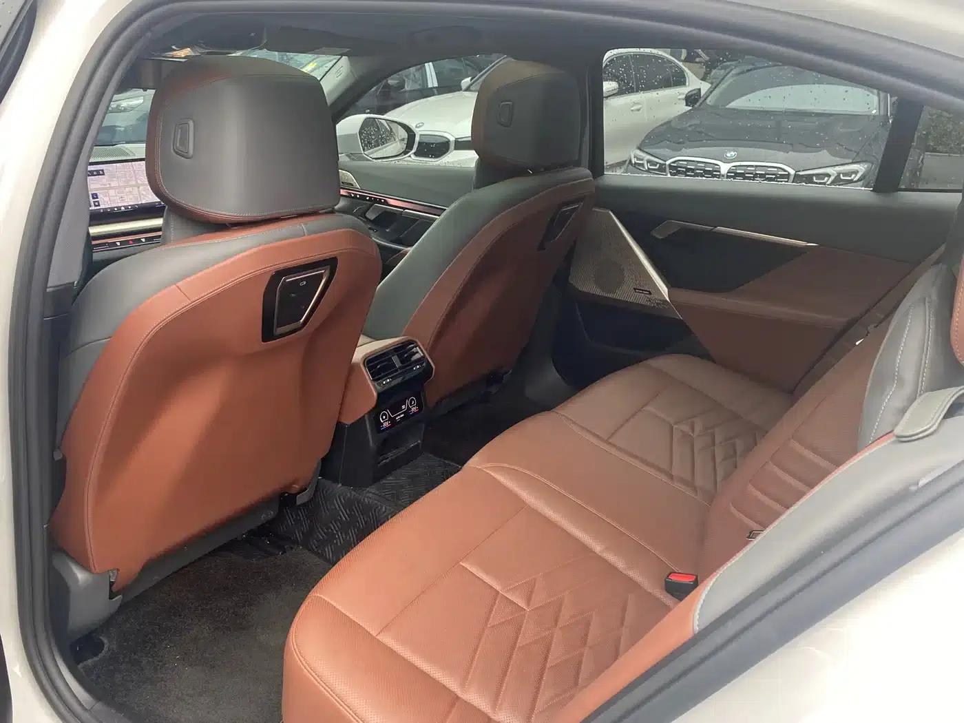 BMW i5 2024 eDrive 35L Premium M Sport Package — миниатюра 10