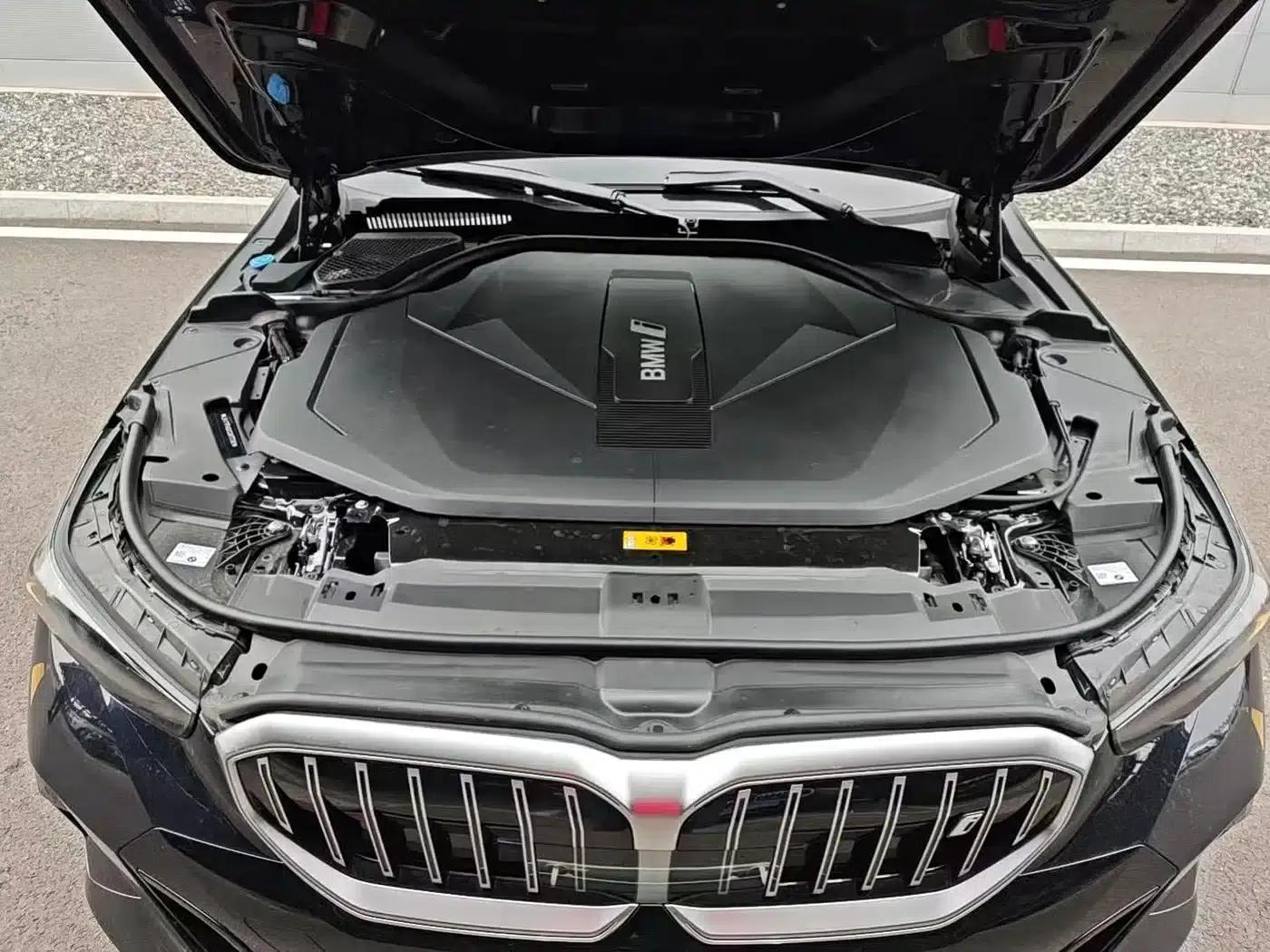 BMW i5 2024 eDrive 35L M Sport Package — миниатюра 6