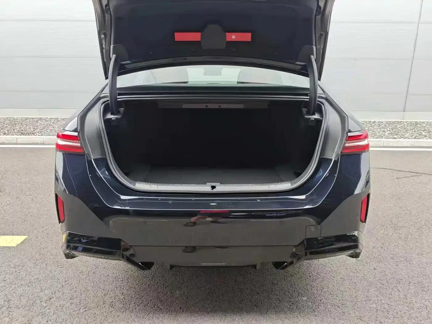 BMW i5 2024 eDrive 35L M Sport Package — миниатюра 8