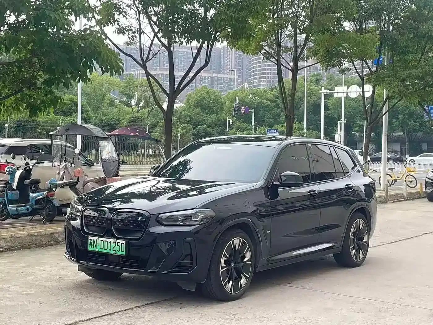 BMW iX3 2023 Leading Edition — миниатюра 1