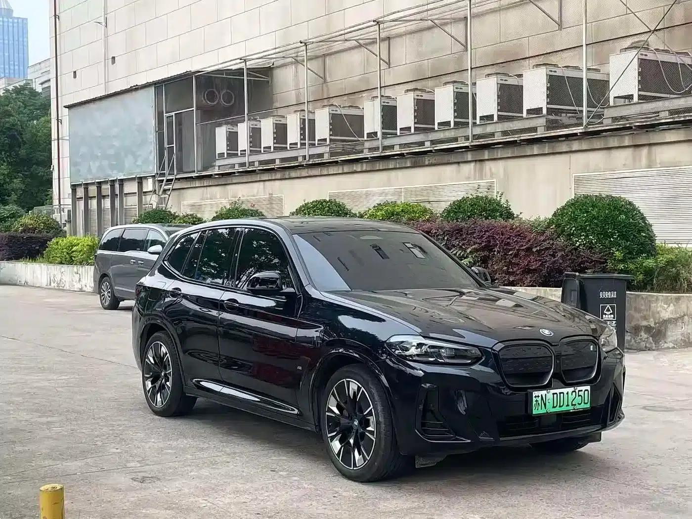 BMW iX3 2023 Leading Edition — миниатюра 3