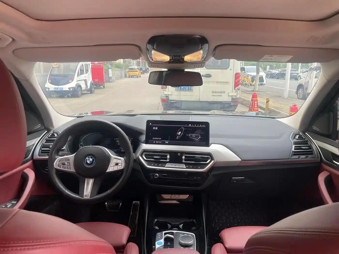 BMW iX3 2023 Leading Edition — миниатюра 6