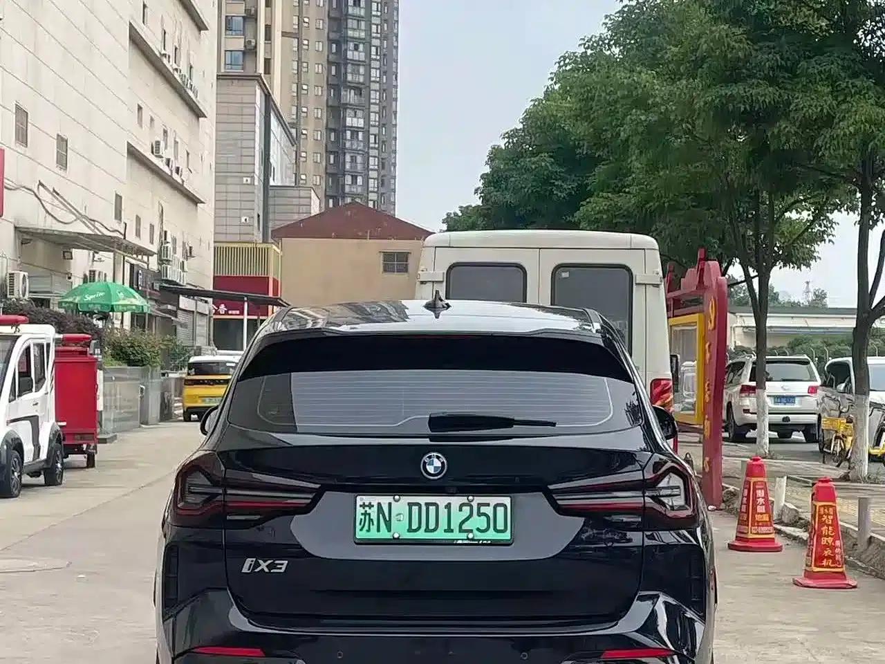 BMW iX3 2023 Leading Edition — миниатюра 8