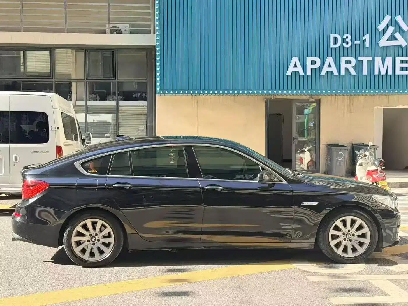 2013 BMW 5 Series GT 535i Luxury — миниатюра 8