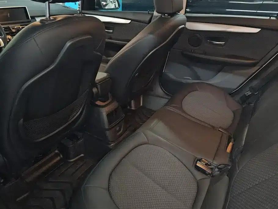 2016 BMW 2 Series Gran Tourer 218i Leading Edition — миниатюра 11