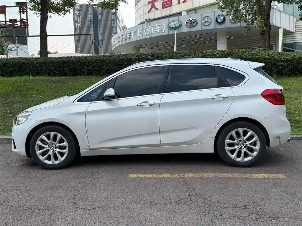 2016 BMW 2 Series Gran Tourer 220i Leading Edition — миниатюра 3