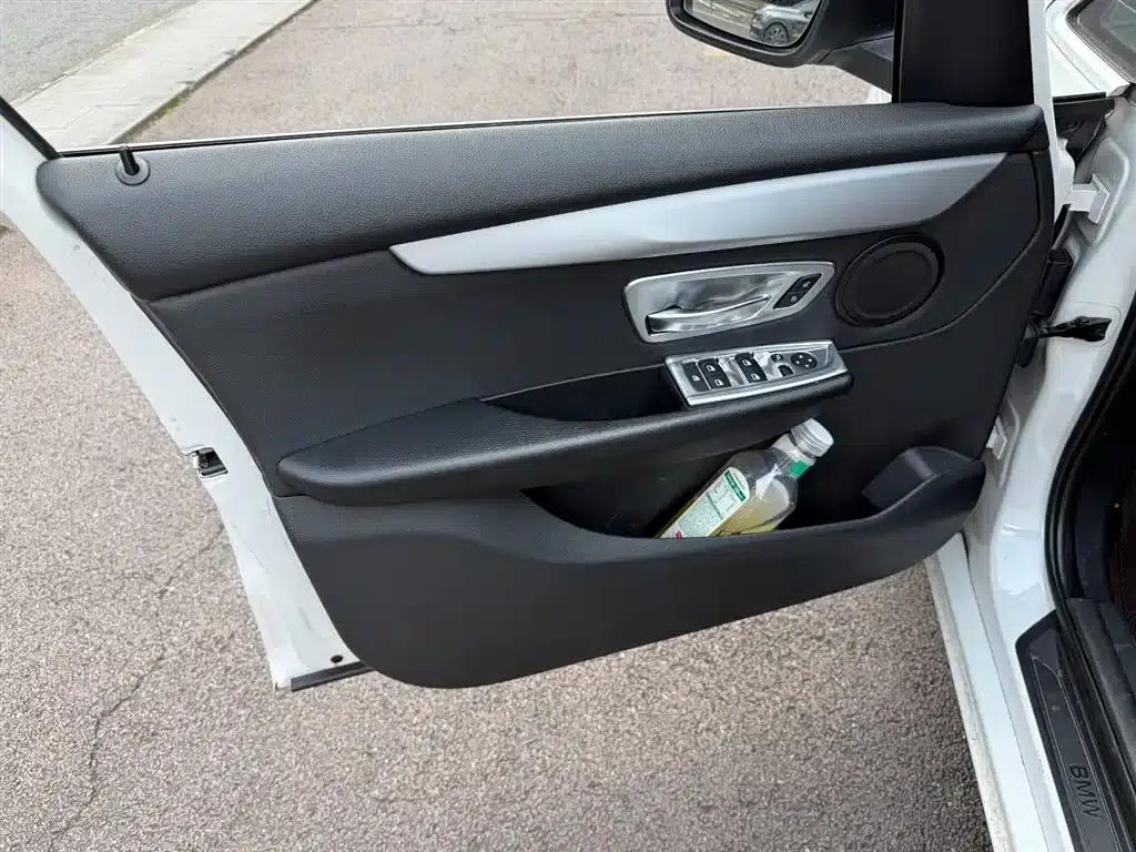 2016 BMW 2 Series Gran Tourer 220i Leading Edition — миниатюра 6