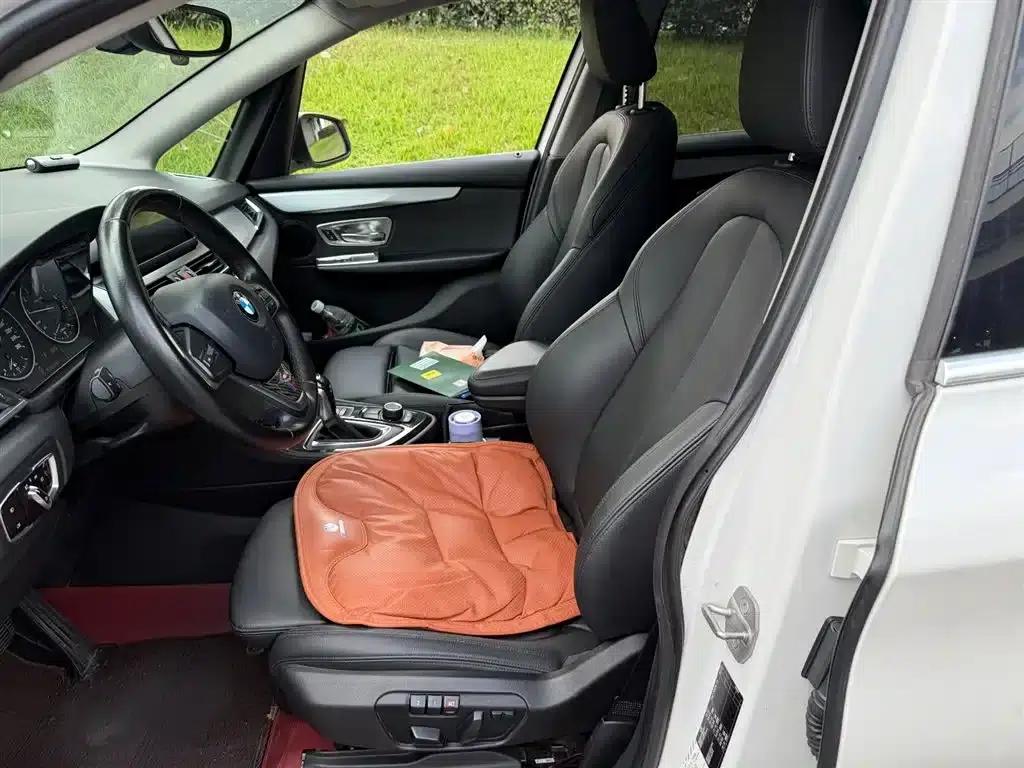 2016 BMW 2 Series Gran Tourer 220i Leading Edition — миниатюра 8