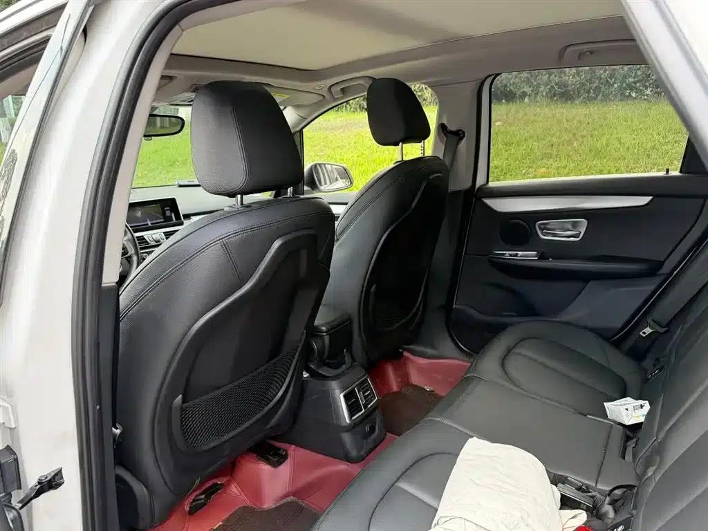 2016 BMW 2 Series Gran Tourer 220i Leading Edition — миниатюра 9