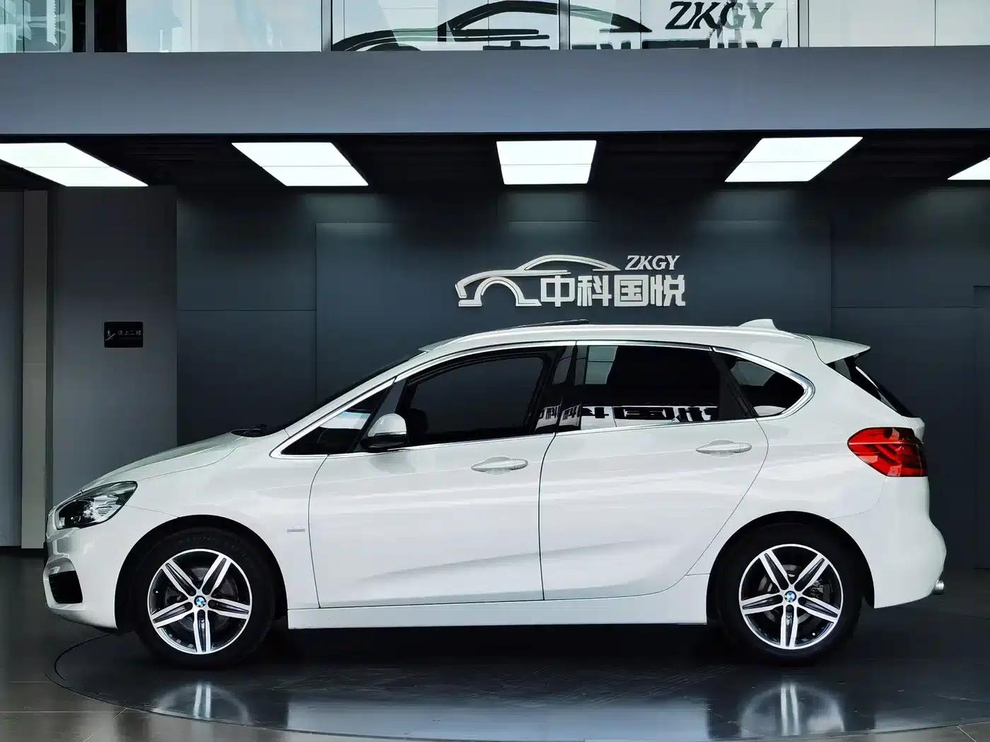 2016 BMW 2 Series Gran Tourer 218i Sport Design Package — миниатюра 2