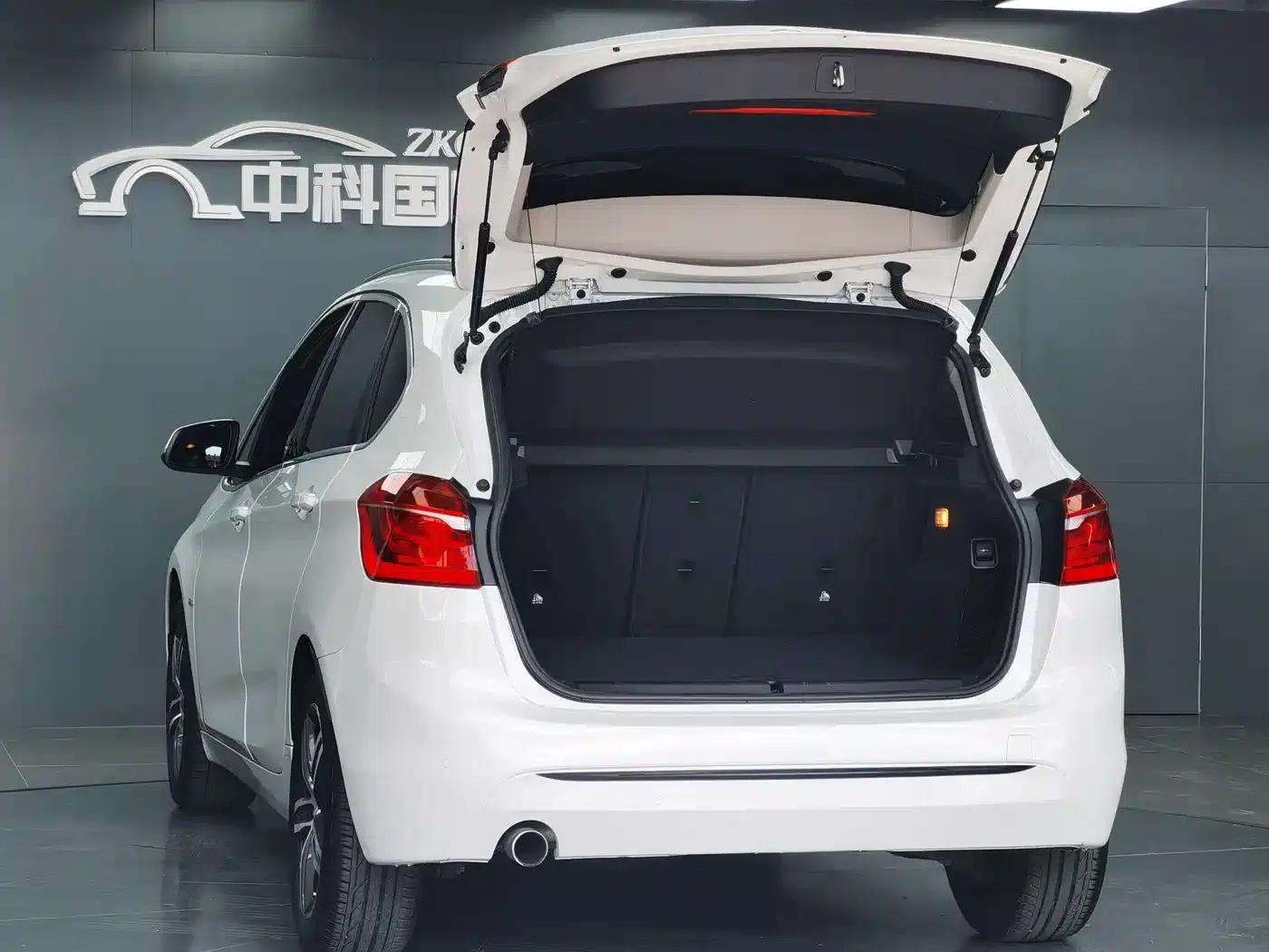 2016 BMW 2 Series Gran Tourer 218i Sport Design Package — миниатюра 8