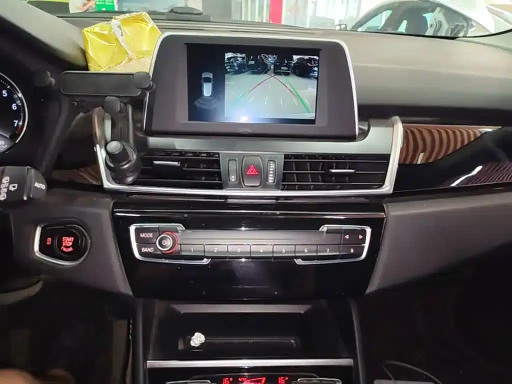 2019 BMW 2 Series Gran Tourer 218i Leading Edition — миниатюра 13