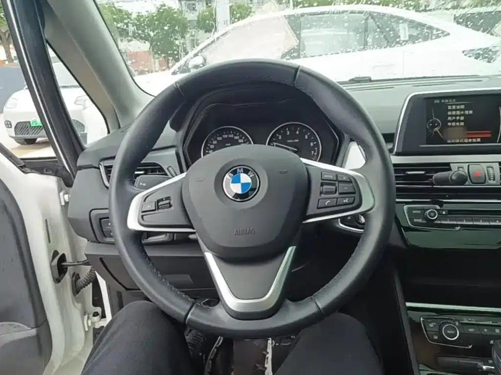 2016 BMW 2 Series Gran Tourer 218i Leading Edition — миниатюра 11