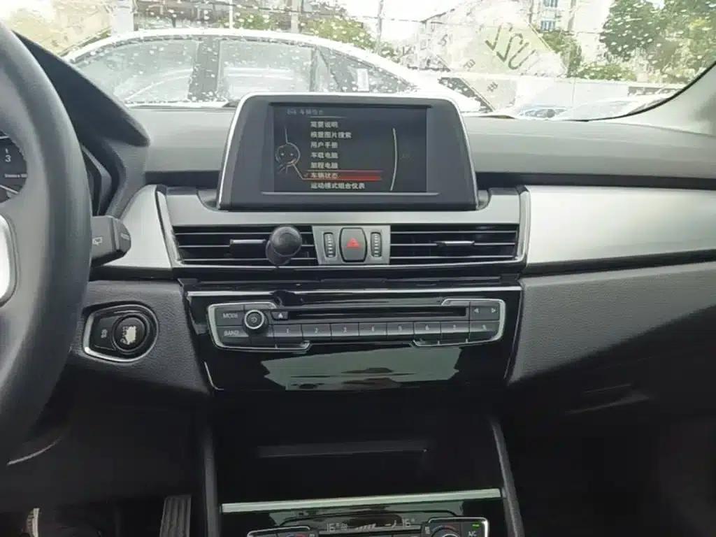2016 BMW 2 Series Gran Tourer 218i Leading Edition — миниатюра 13
