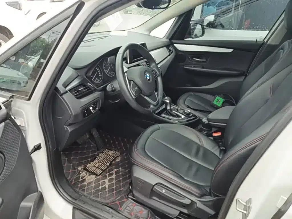 2016 BMW 2 Series Gran Tourer 218i Leading Edition — миниатюра 16