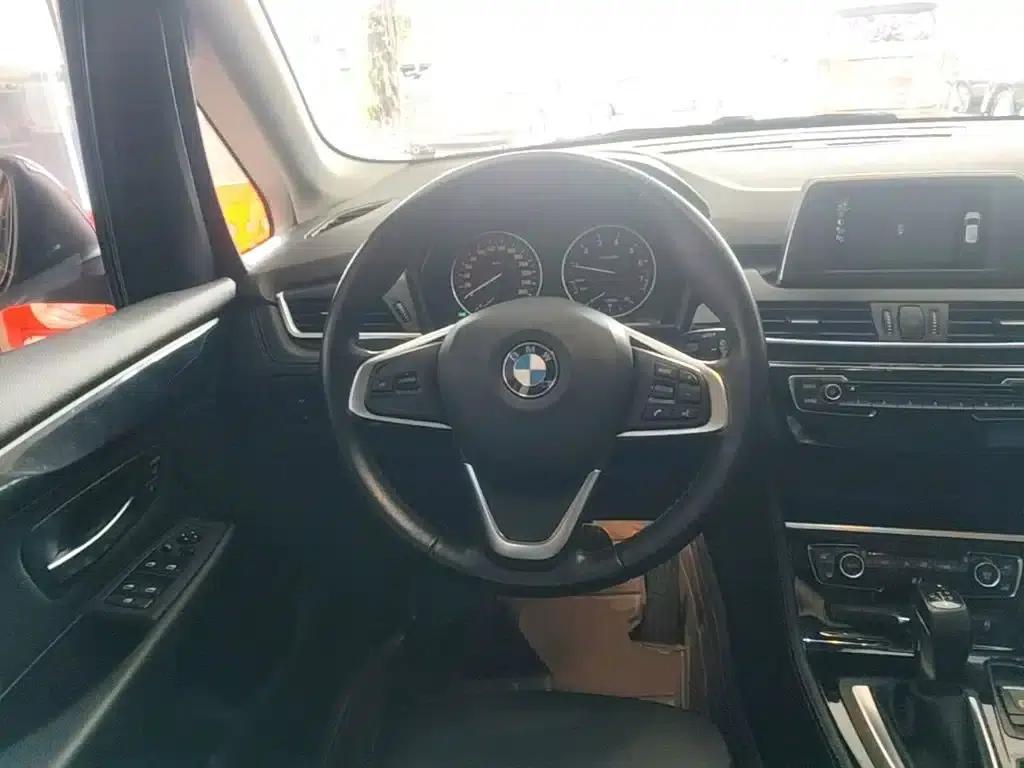 2016 BMW 2 Series Gran Tourer 218i Sport Design Package — миниатюра 11