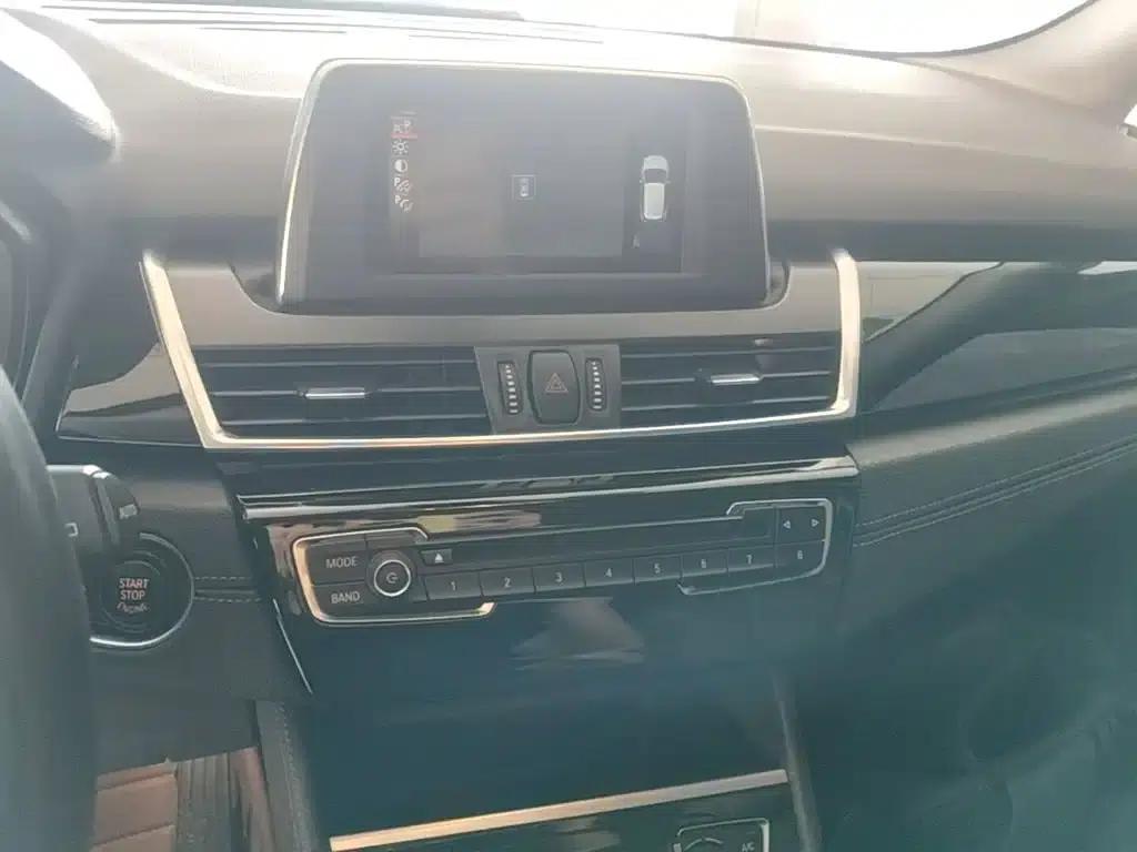 2016 BMW 2 Series Gran Tourer 218i Sport Design Package — миниатюра 13