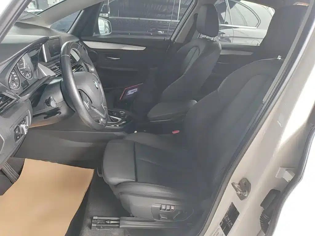 2016 BMW 2 Series Gran Tourer 220i Leading Edition — миниатюра 11