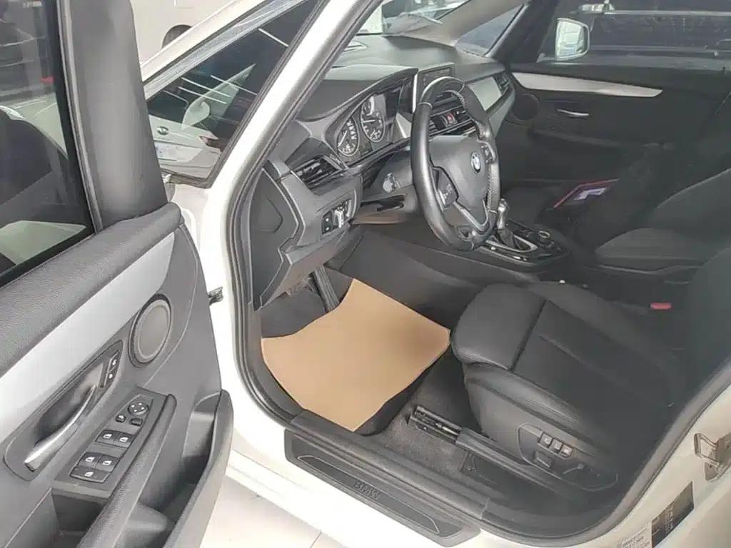 2016 BMW 2 Series Gran Tourer 220i Leading Edition — миниатюра 12