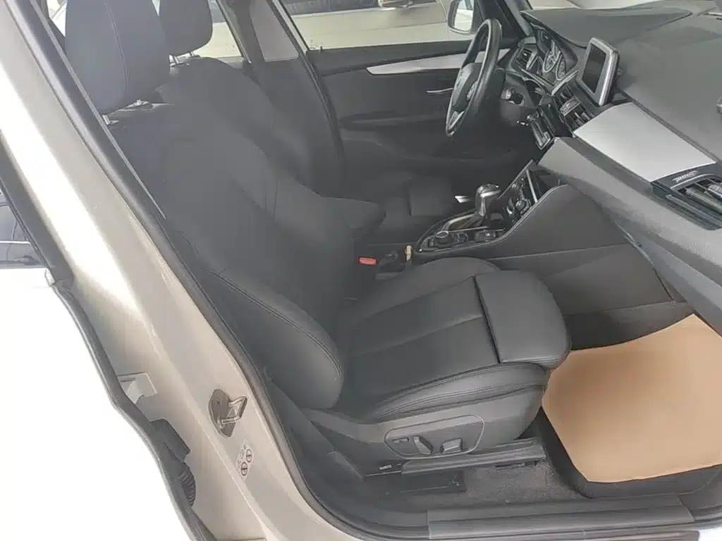 2016 BMW 2 Series Gran Tourer 220i Leading Edition — миниатюра 20