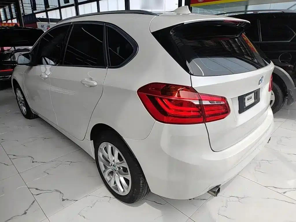 2016 BMW 2 Series Gran Tourer 220i Leading Edition — миниатюра 23