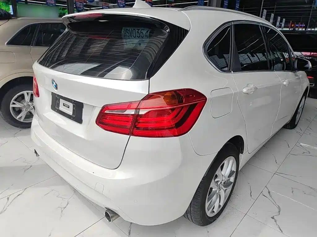 2016 BMW 2 Series Gran Tourer 220i Leading Edition — миниатюра 5