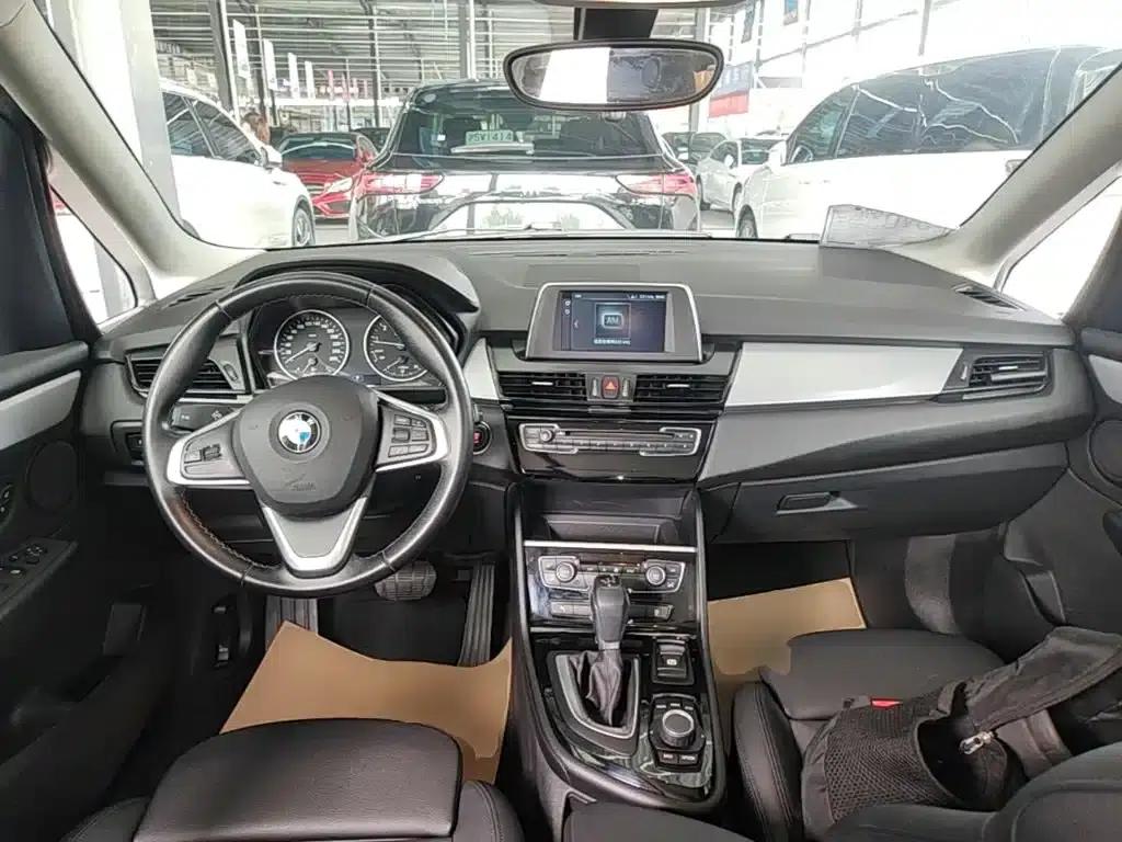 2016 BMW 2 Series Gran Tourer 220i Leading Edition — миниатюра 6