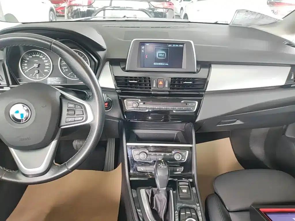 2016 BMW 2 Series Gran Tourer 220i Leading Edition — миниатюра 9