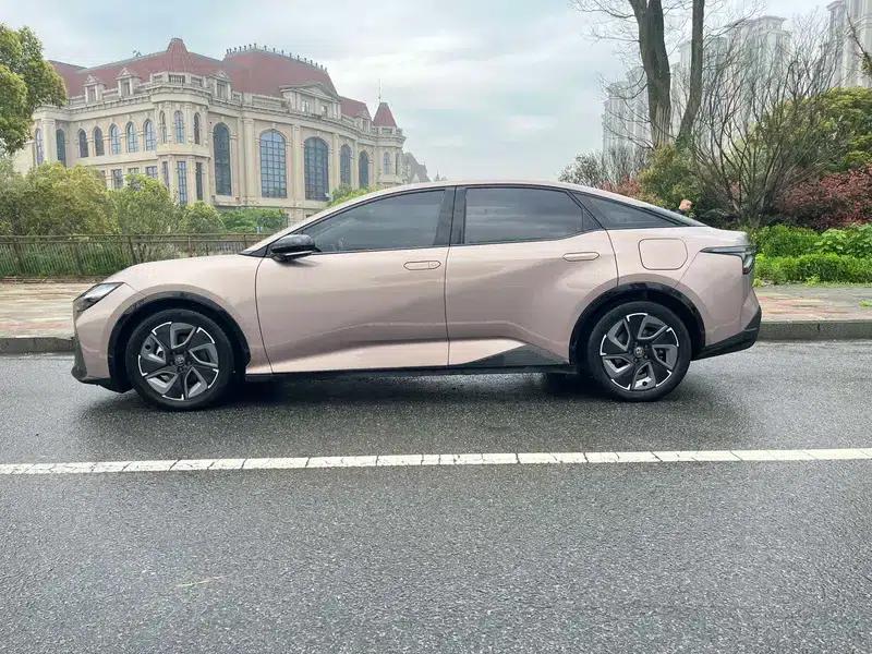 Toyota bZ3 2023 Long Range Premium — миниатюра 4