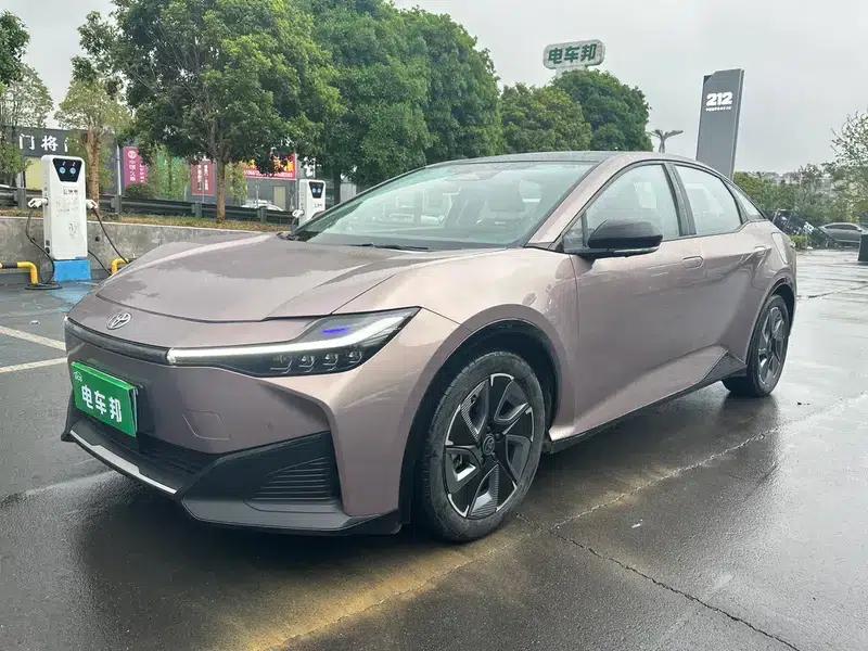 Toyota bZ3 2023 Long Range Premium — миниатюра 1