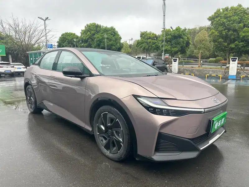 Toyota bZ3 2023 Long Range Premium — миниатюра 3