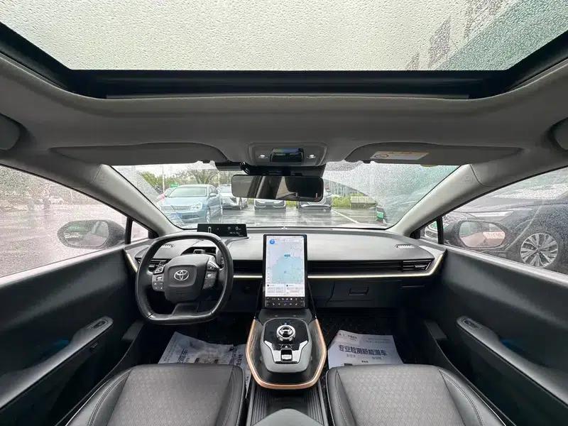 Toyota bZ3 2023 Long Range Premium — миниатюра 7