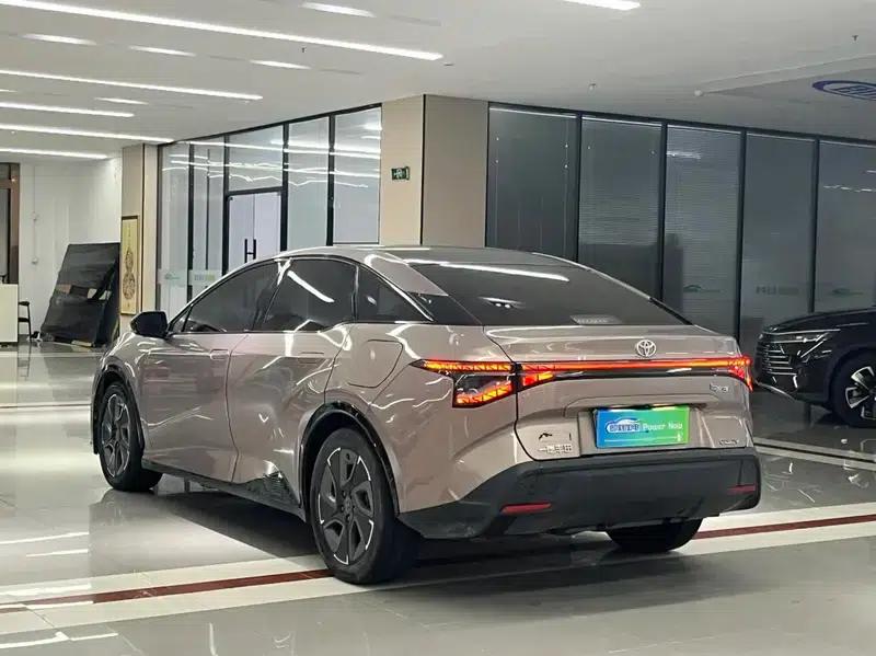 Toyota bZ3 2023 Long Range Premium — миниатюра 4