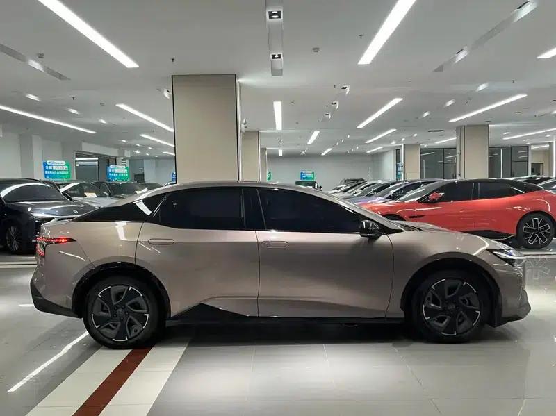 Toyota bZ3 2023 Long Range Premium — миниатюра 6