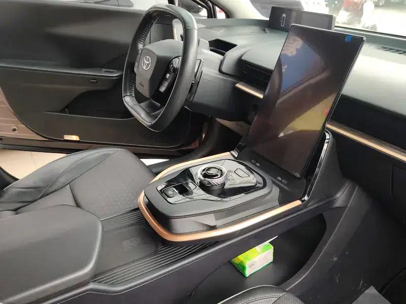 Toyota bZ3 2023 Long Range Premium — миниатюра 10